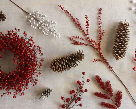 BERRIES & PINECONES